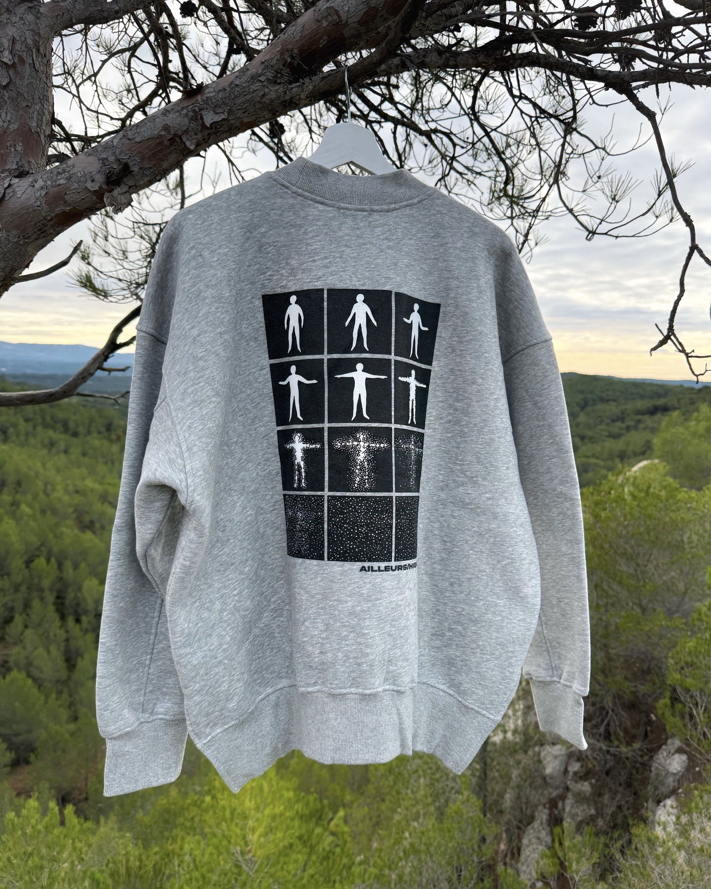 *UNIVERSE* CREWNECK SWEATSHIRT